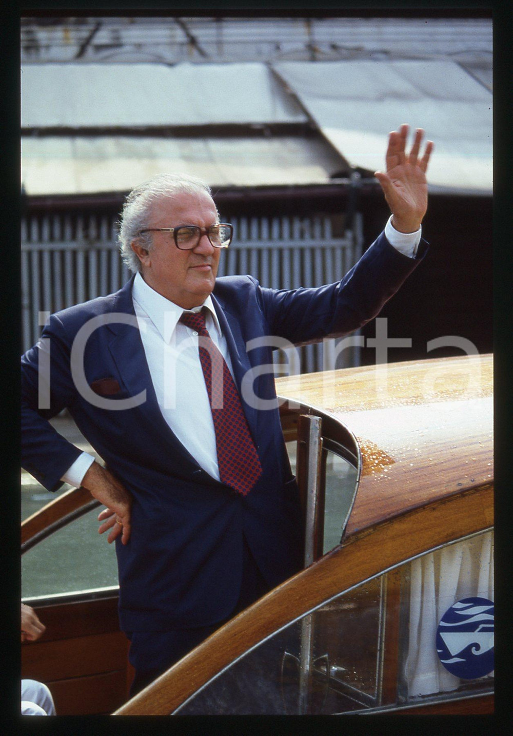 35mm vintage slide* 1983 VENEZIA Federico FELLINI in motoscafo - Ritratto (14)
