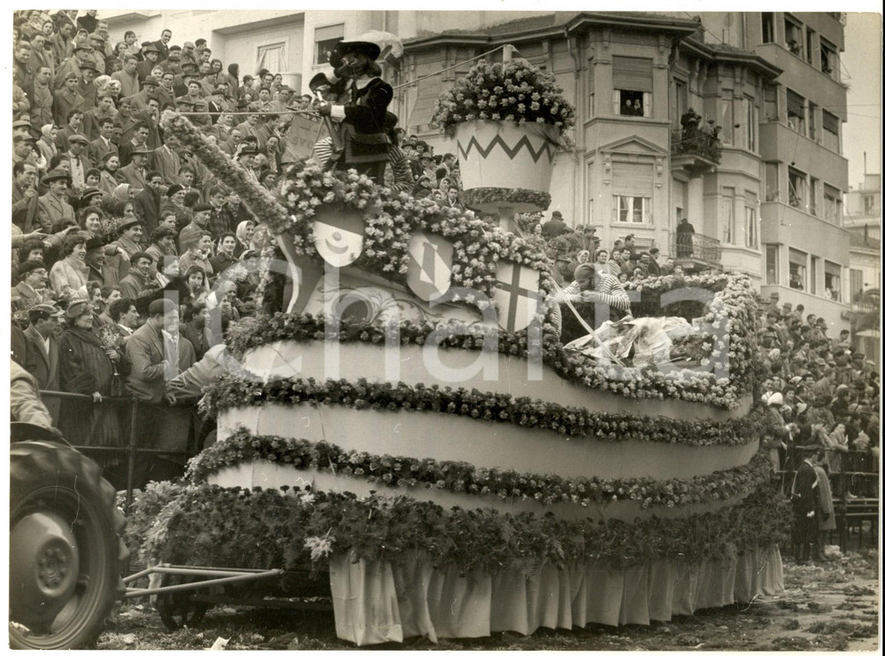 1956 SANREMO Corso dei Fiori - La sfilata dei carri tra la folla - Foto 24x18