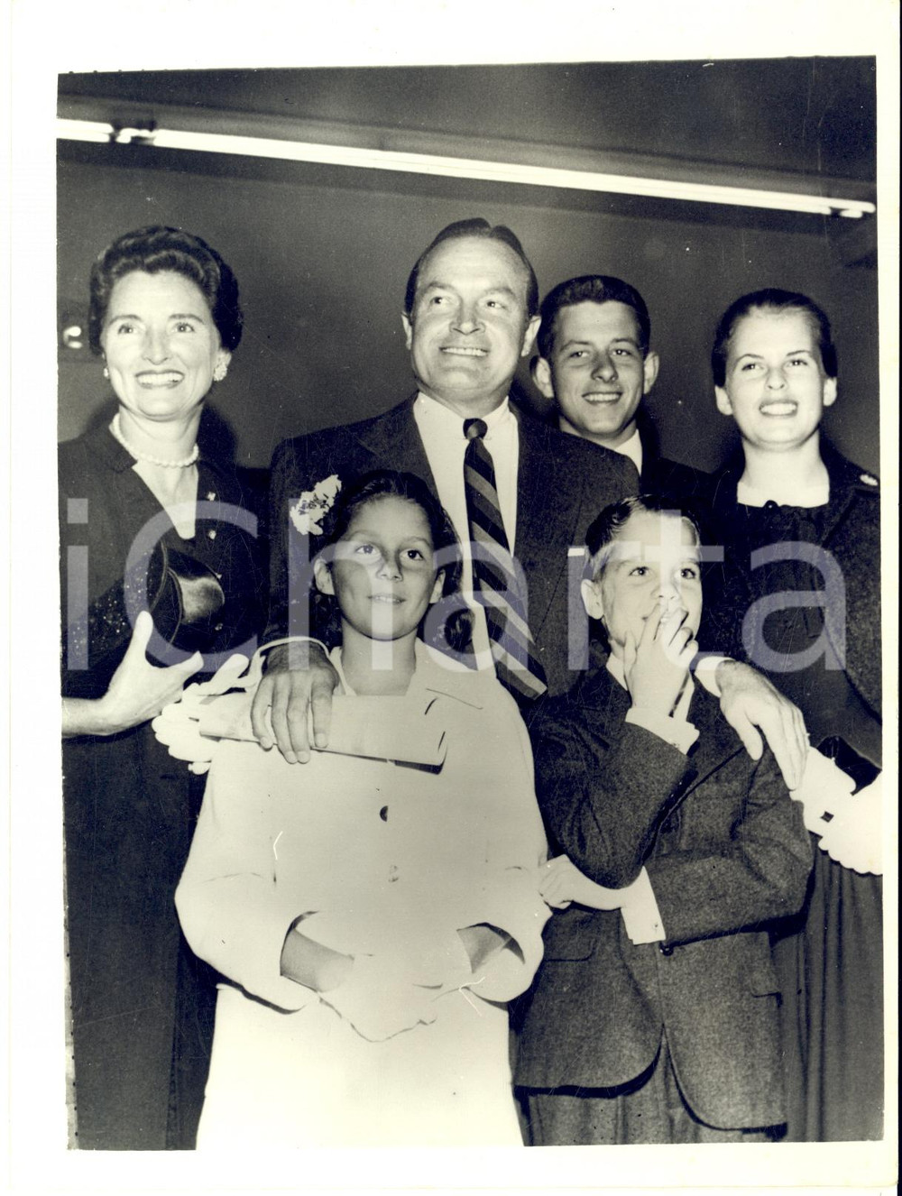 1955 ca LONDON Bob HOPE and his family going on holiday trip - Photo 15x20 cm