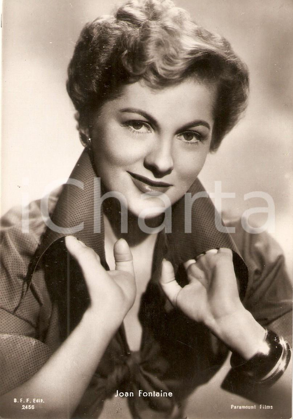 Cartolina originale da collezione 1950 ca CINEMA Actress Joan FONTAINE Portrait with blouse *Cartolina FG NV 1