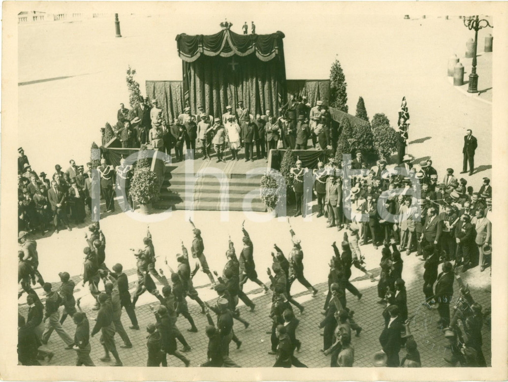 Fotografia d epoca originale 1929 ROMA Adunata dei 40.000 combattenti sfila davanti a VITTORIO EMANUELE III 1