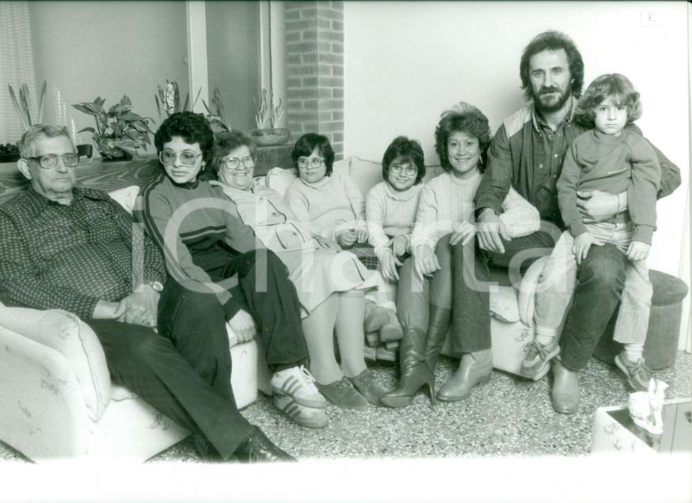 Fotografia d epoca originale 1980 ca UDINESE CALCIO Calcio Orlando PEREIRA con famiglia al completo FOTO 1