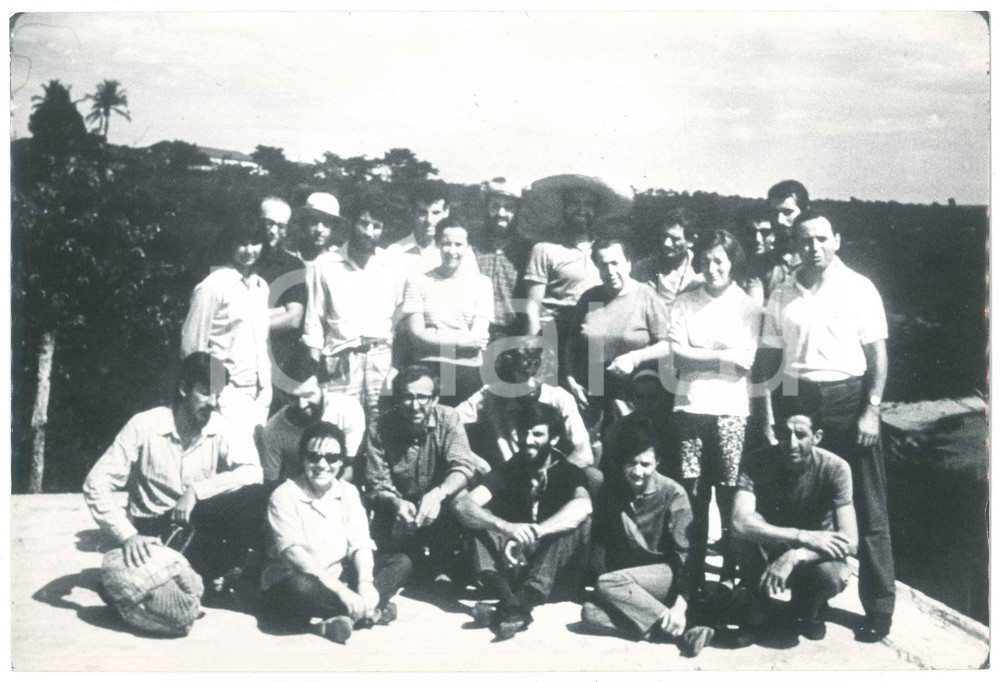 Fotografia d epoca originale 1975 ca POXOREU  BRAZIL Gruppo della spedizione missionaria  Foto 30x20 cm 1