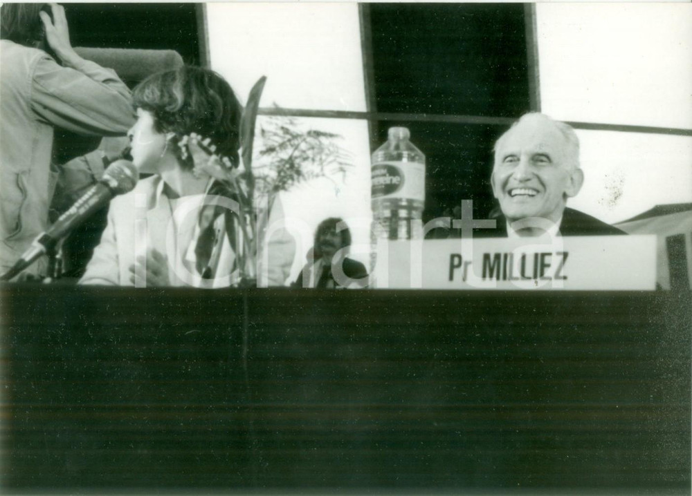 Fotografia d epoca originale 1983 CHATEAU DE VINCENNES Medico Paul MILLIEZ alla riunione degli interni Foto 1