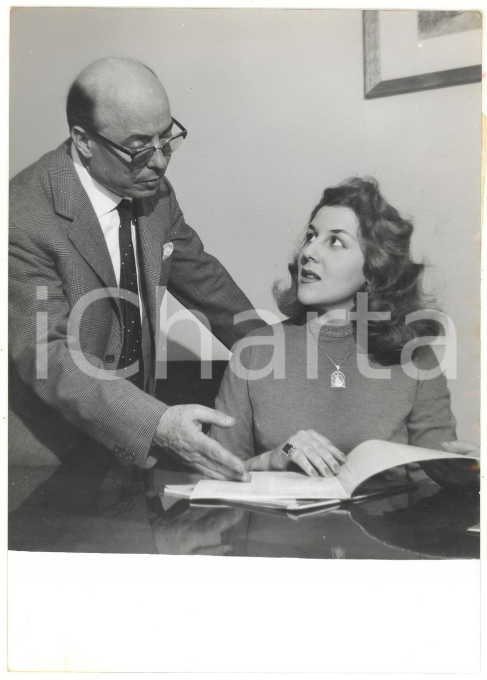 1957 MILANO Fiorella BINI e Pippo BARZIZZA si preparano al FESTIVAL di SANREMO