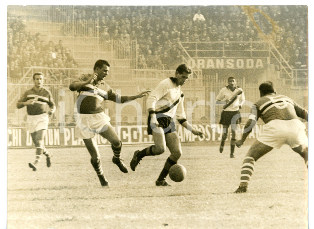 1963 CALCIO Serie A INTER-SAMPDORIA 1-0 Renato CAPPELLINI in possesso palla 