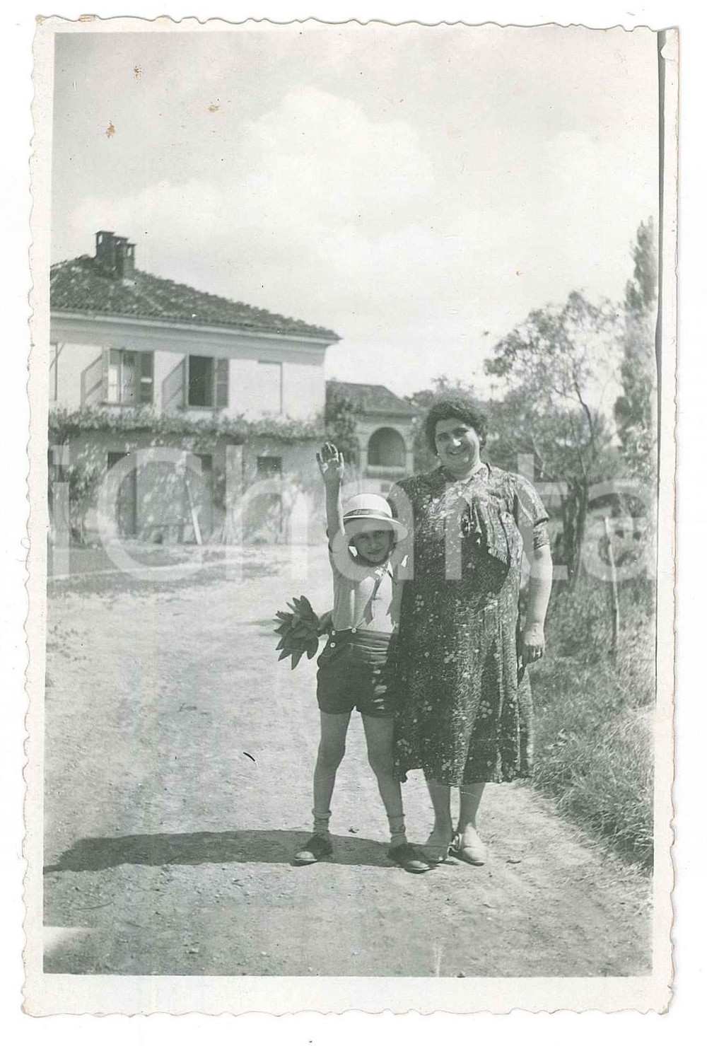 Fotografia d epoca originale 1936 VALENZA AL Cascina ISOLA  Madre e figlio Foto anonima 9x14 cm 1