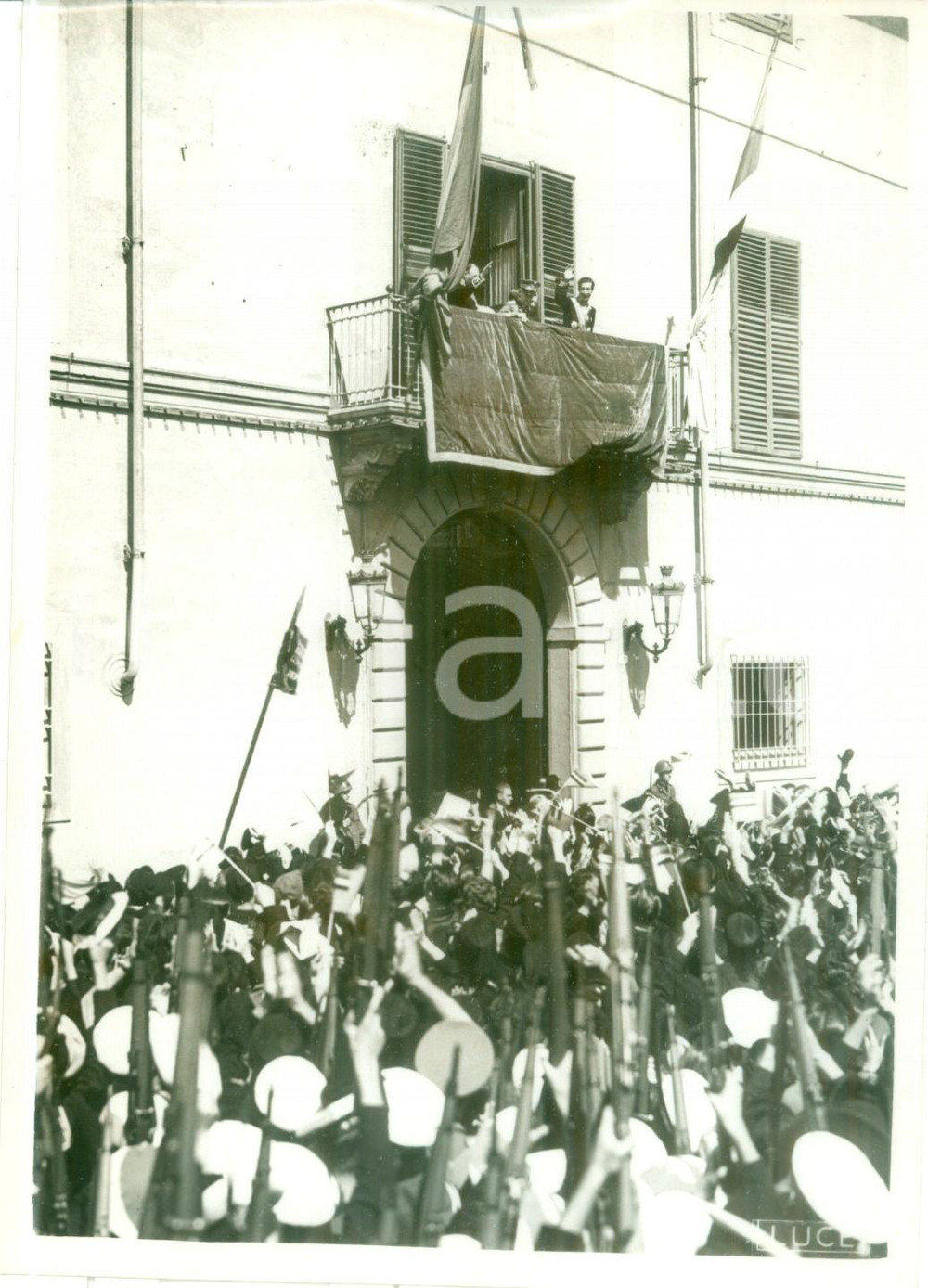 Fotografia d epoca originale 1938 PISA Folla saluta Vittorio Emanuele III e Missione Mancese a Palazzo Reale 1