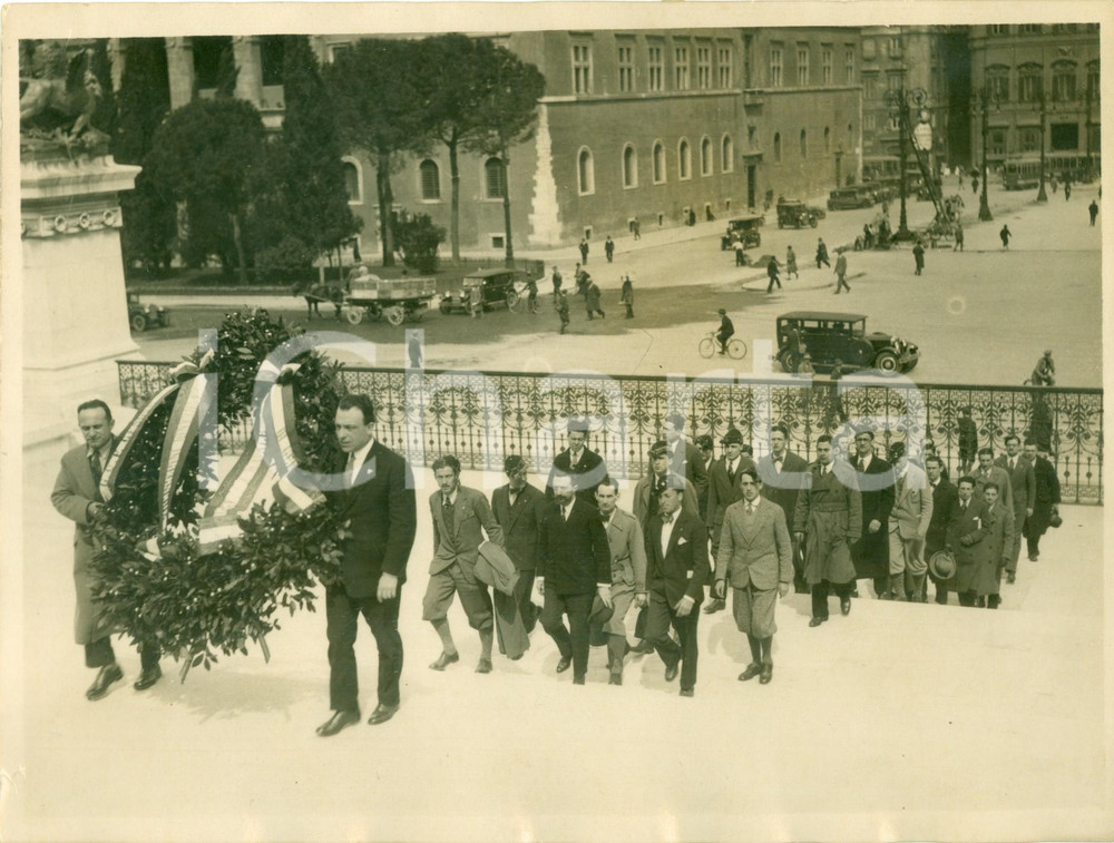 Fotografia d epoca originale 1929 ROMA Studenti Scuola di Ingegneria Navale di GENOVA al MILITE IGNOTO Foto 1