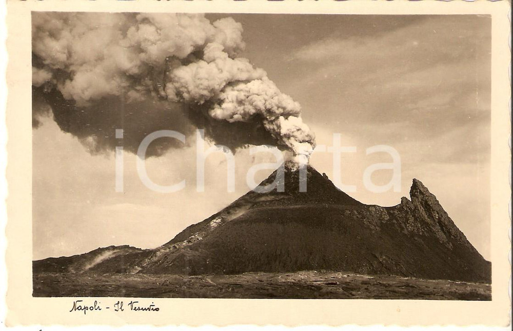 Cartolina originale da collezione 1937 NAPOLI Colonna di fumo esce dal VESUVIO Cartolina FP VG 1