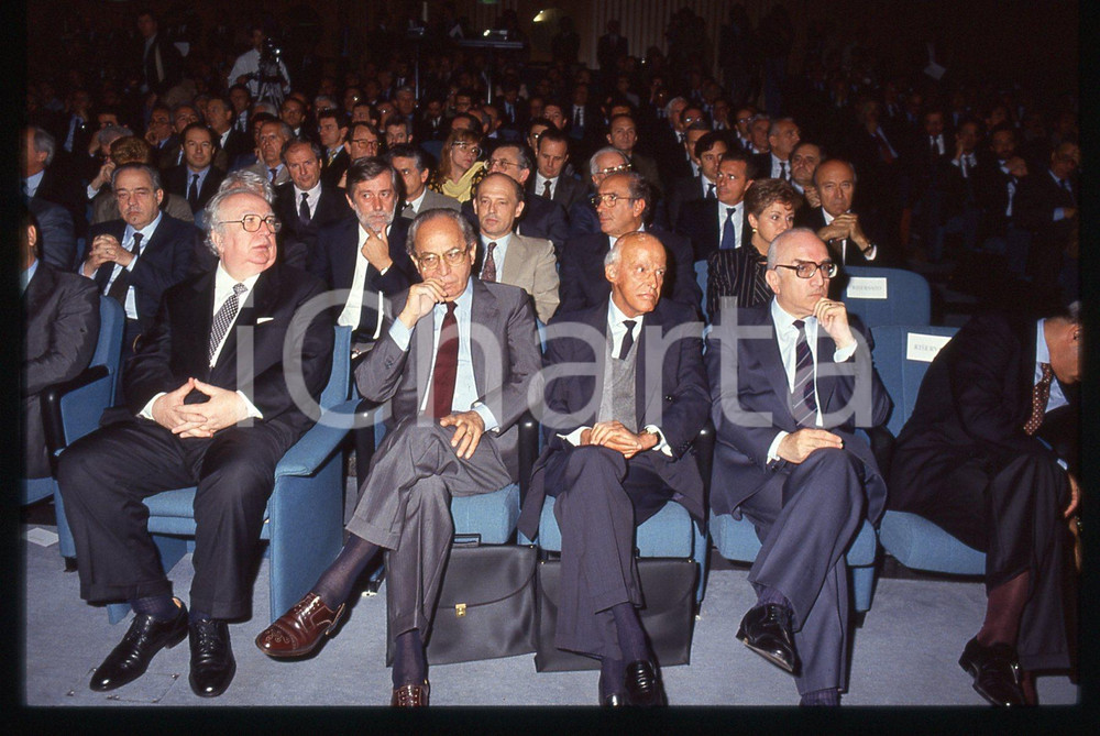 35mm vintage slide* 1990 ca MILANO Giovanni SPADOLINI assemblea ASSOLOMBARDA (1)