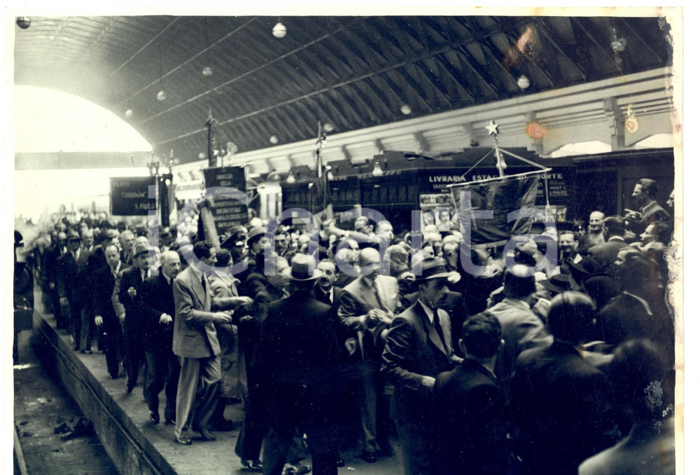 Fotografia d epoca originale 1935 SAN PAOLO BRASILE Avanguardisti Fascio FILIPPO CORRIDONI alla stazione 1