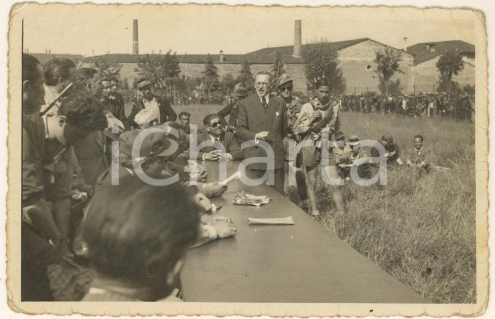 Fotografia d epoca originale Maggio 1945 NOVI LIGURE Tribunale partigiano  Processo  Foto RARA 14x9 cm 1 1