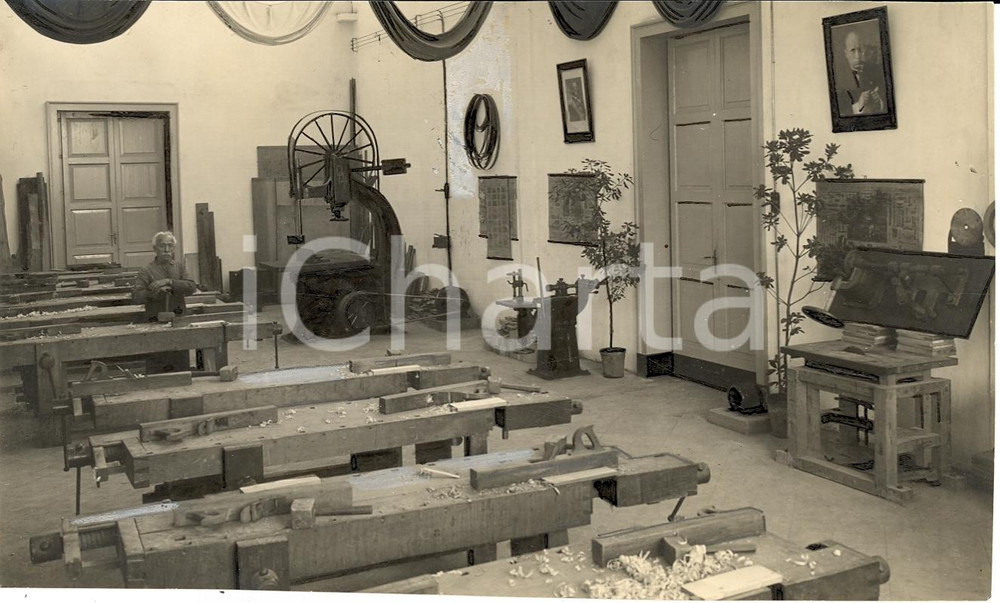 Fotografia d'epoca originale 1930 ca CATANIA R. Scuola Industriale Lavorazione legno 1