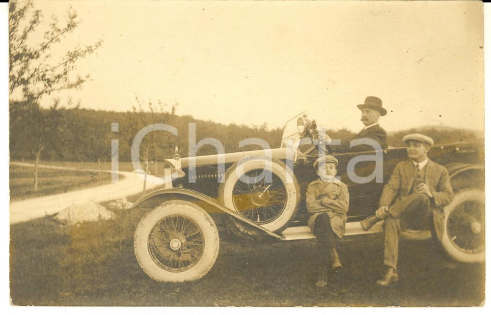 Fotografia d epoca originale 1920 ca USA Ritratto di famiglia con automobile in campagna Foto VINTAGE 1