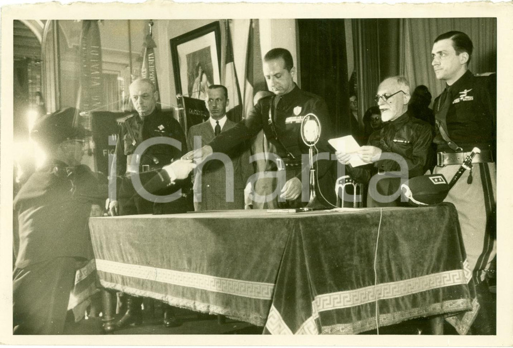 Fotografia d epoca originale 1937 GENOVA Giuseppe BOTTAI medaglie ex alunni Convitto Nazionale Caduti in AOI 1