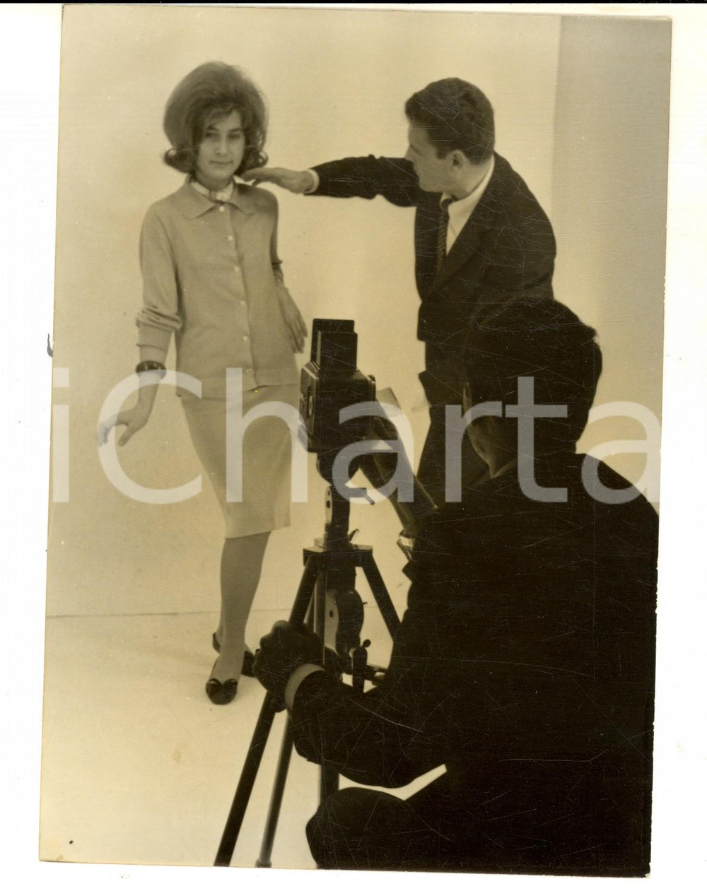 Fotografia d epoca originale 1961 MODA PARIS Apprendista modella a scuola da Jacques ESTEREL Foto 13x18 1