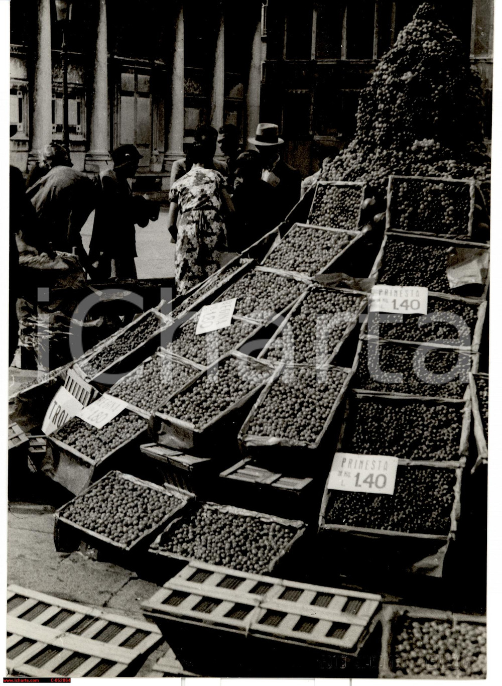 Fotografia d'epoca originale 1933 Venezia Rialto, mercato frutta, uva prinesta PHOTO 1