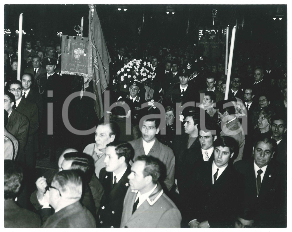 Fotografia d epoca originale 1969 MILANO ANNI DI PIOMBO Funerali agente Antonio ANNARUMMA  Foto 1