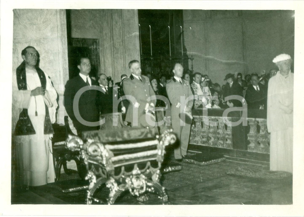 Fotografia d epoca originale 1937 MILANO Duca di BERGAMO Conte di TORINO ascoltano TE DEUM Fotografia 1