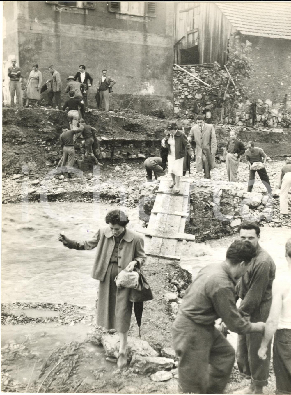 1953 ALLUVIONE GENOVA Passerella di fortuna a MOLASSANA - Foto 18x24 cm