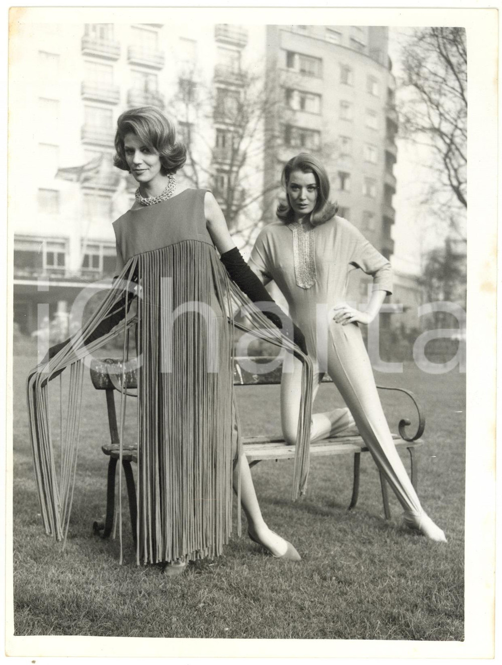 1961 LONDON CARLTON TOWER HOTEL Italian models Ada MAURIZI Gigliola UNGARELLI 