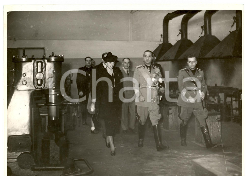 Fotografia d epoca originale 1938 MILANO Giuseppe BOTTAI durante la visita all Istituto FELTRINELLI Foto 1
