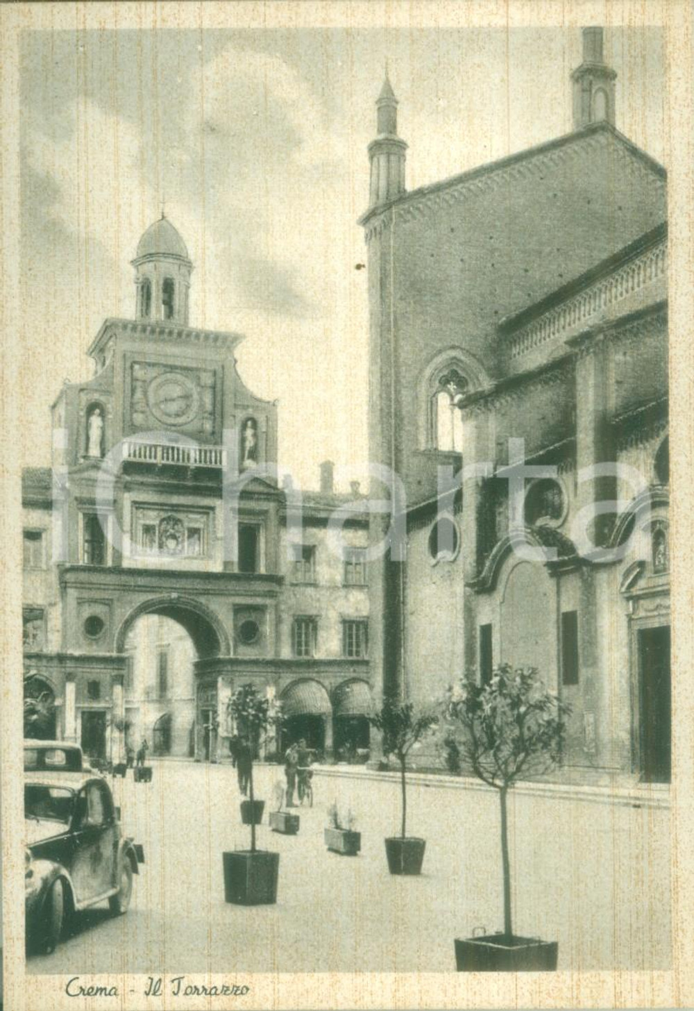 Cartolina originale da collezione 1945 ca CREMA CR La piazza con il Torrazzo Cartolina FG NV 1