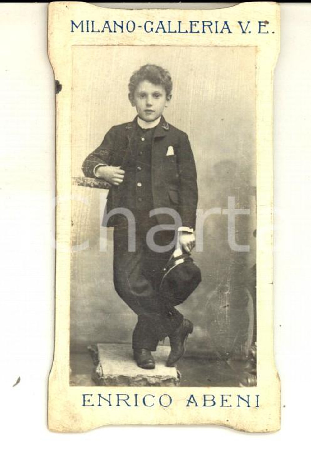 Fotografia d epoca originale 1890 ca MILANO Ritratto di bambino con il cappello Foto Enrico ABENI 5x9 cm 1