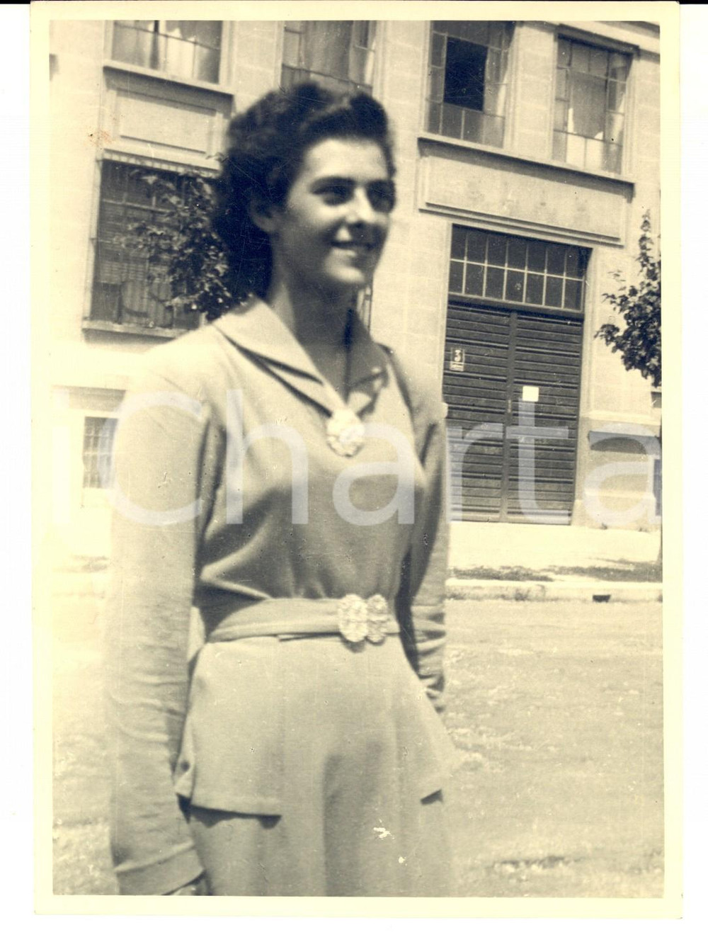 Fotografia d epoca originale 1940 ca MILANO ? Giovane donna in tailleur Fotografia VINTAGE 13x18 cm 1
