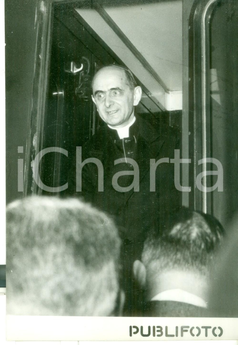 Fotografia d epoca originale 1955 ROMA Mons. Giovanni MONTINI in partenza per la sede di Milano  Foto 1