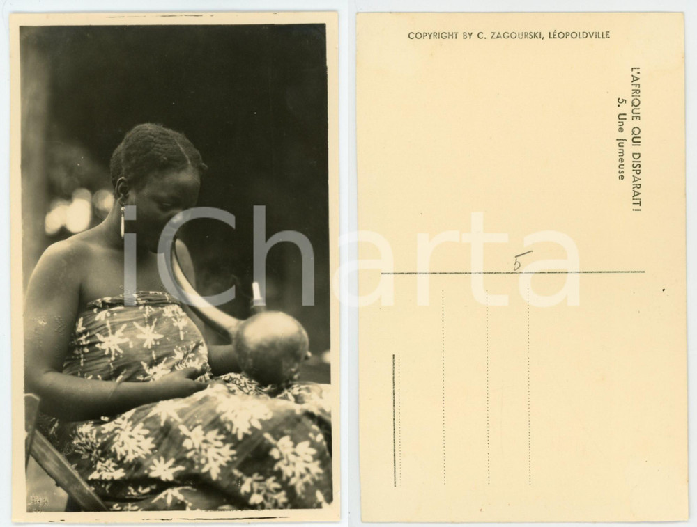 1930 ca Casimir ZAGOURSKI «L'Afrique qui disparaît» Une fumeuse - Carte postale  Fotocartolina postale d'epoca, appartenente alla serie &laquo;L'Afrique qui dispara&icirc;t&raquo; del fotografo Casimir Zagourski (L&eacute;opoldville).Non viaggiata.CONDIZIONI: GFORMATO: 9x14 cm    originale e autentica 1