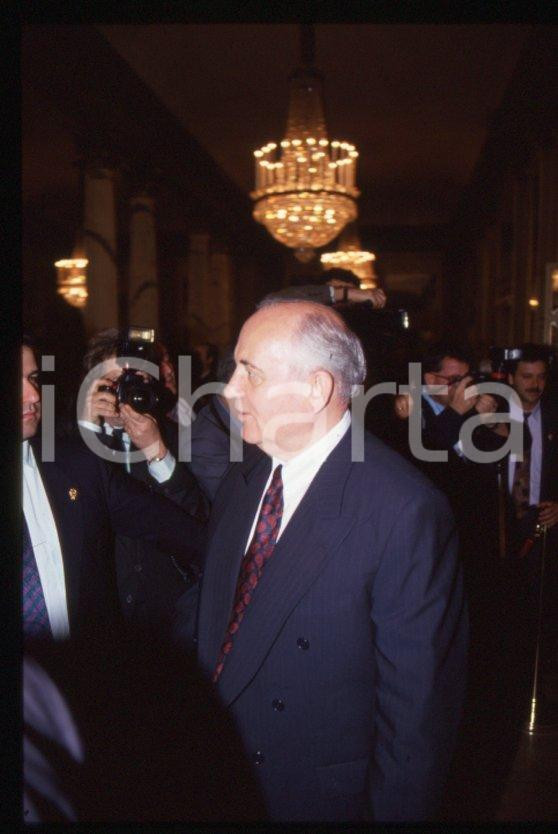 Fotografia d epoca originale 35mm vintage slide 1993 MILANO Michail GORBACHEV in visita 26 1