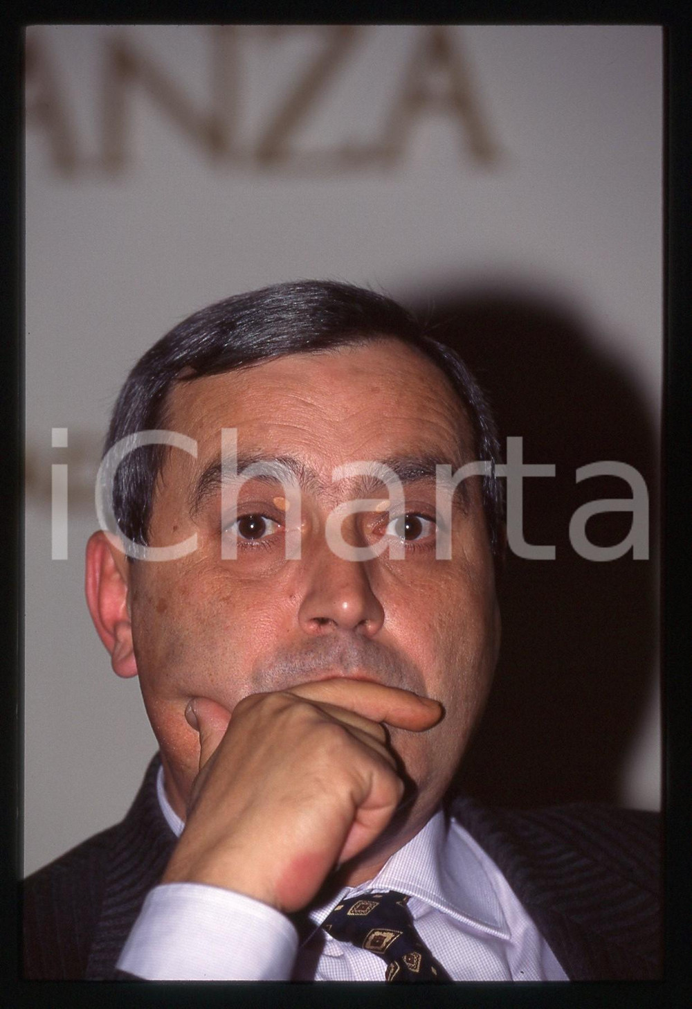 35mm vintage slide* 1990 MILANO ritratto di Vittorio MESSORI (5)   Diapositiva d'epoca, in formato 35 mm CONDIZIONI: GOODTutti i diritti riservati.E' severamente vietata la riproduzione. ICharta mette in vendita, sul negozio eBay e in esclusiva sul sito "icharta" il proprio archivio composto da numerose diapositive e negativi fotografici d'epoca, tutti originali e autentici, che attraversano la storia del costume italiano tra gli la fine degli anni Sessanta e Novanta.Si tratta di uno sguardo inedito sull'attualit&agrave;, la politica, la vita quotidiana, il gossip e la cultura, che fotografa il cambiamento della nazione in quest'ultimo scorcio del XX secolo. Un'occasione unica per il mercato del collezionismo, che vede finalmente disponibile un archivio eccezionale per vastit&agrave;, tematiche e condizioni, in un settore (il negativo fotografico e la diapositiva) di assoluta novit&agrave; e dalle interessanti prospettive di investimento.  originale e autentica 1