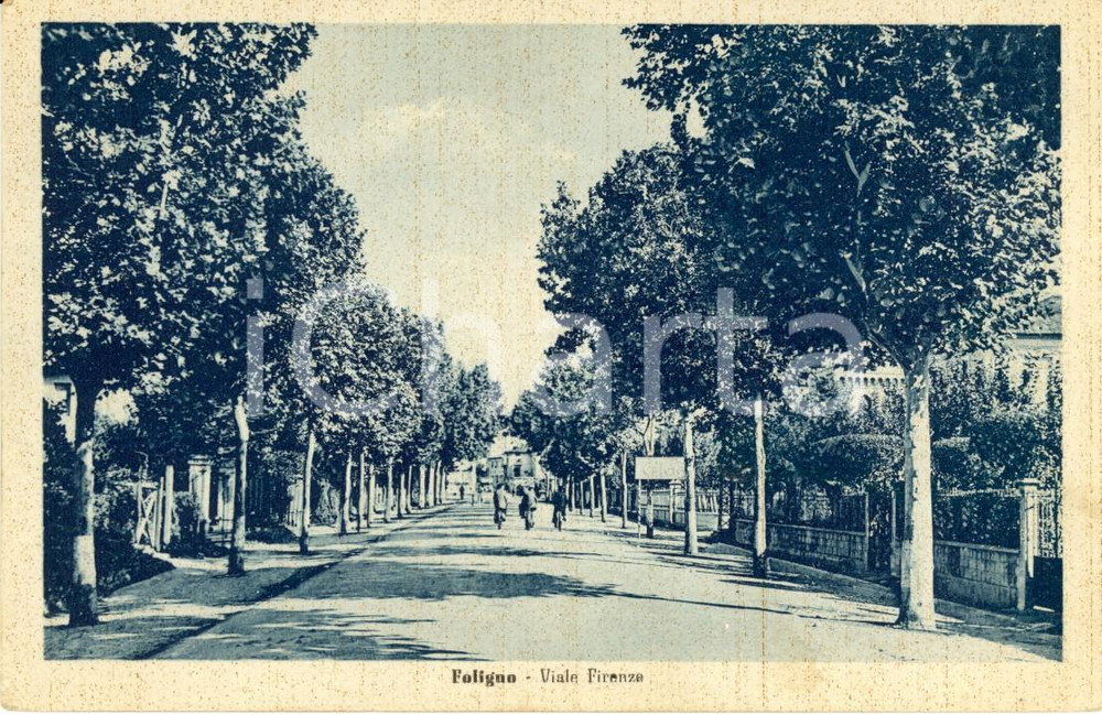 Cartolina originale da collezione 1943 FOLIGNO PG Scorcio di viale FIRENZE con passanti in bicicletta FP NV 1