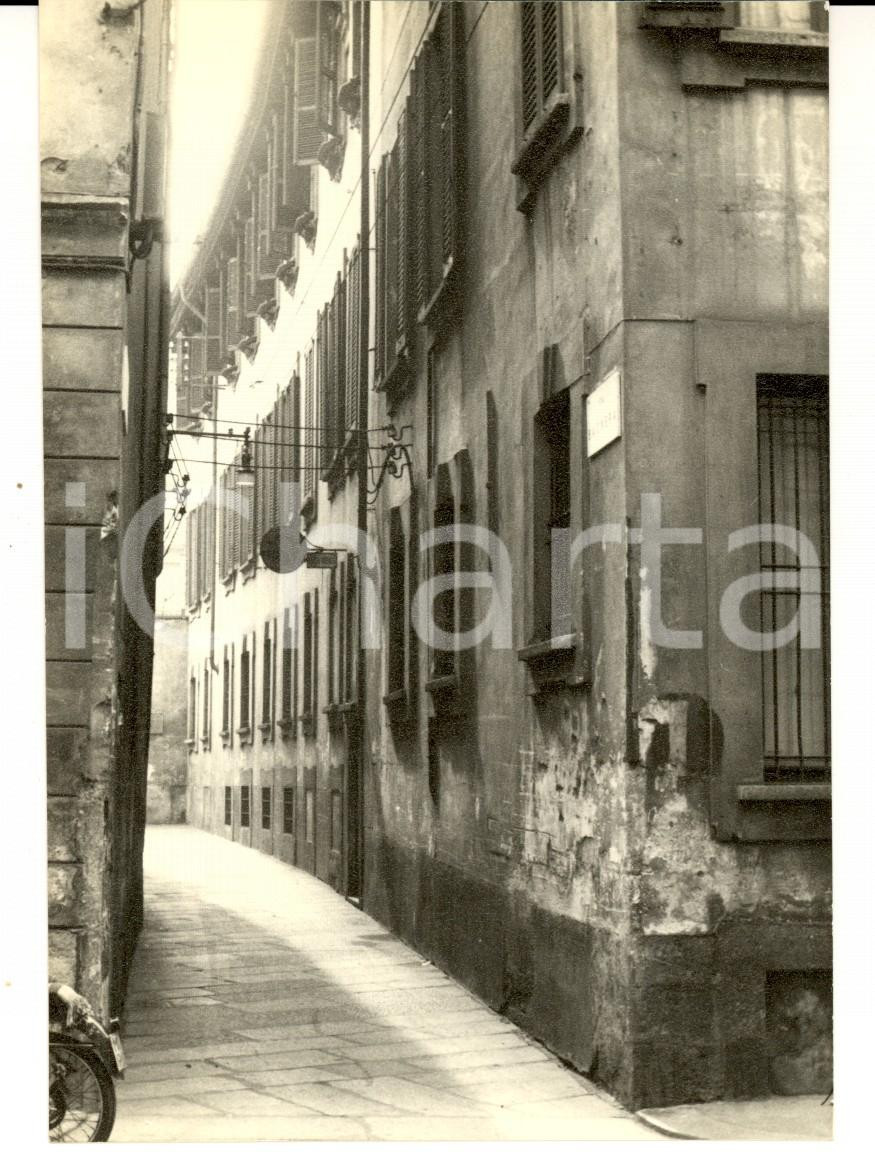 Fotografia d epoca originale 1956 MILANO Veduta del vicolo GUARNERA Foto ARTISTICA 10 x 14 cm 1