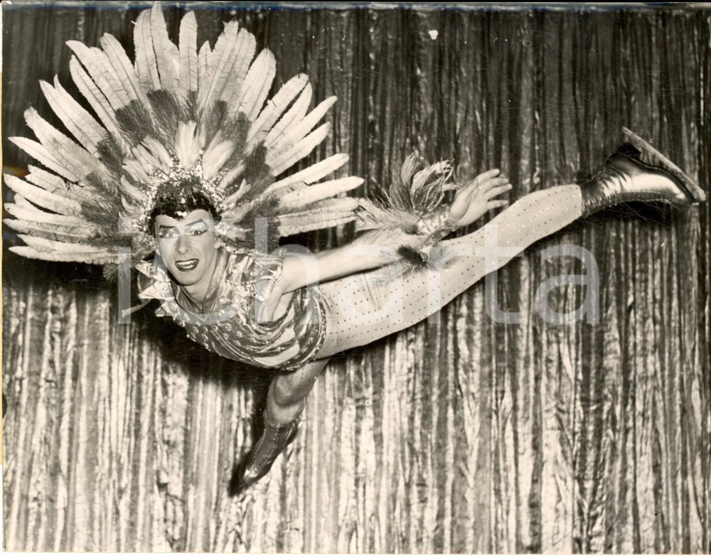 1953 ICE SKATING Canadian star Frankie SAWERS  in a butterfly-jump *Photo 20x15