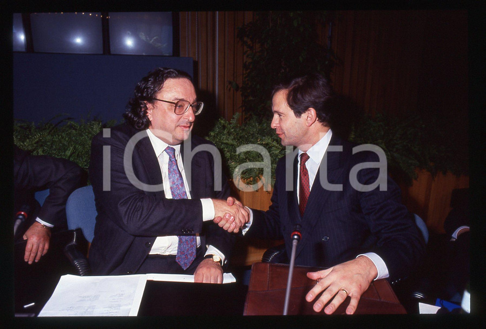 35mm vintage slide* 1991 MILANO James ELLES Gianni DE MICHELIS a un convegno