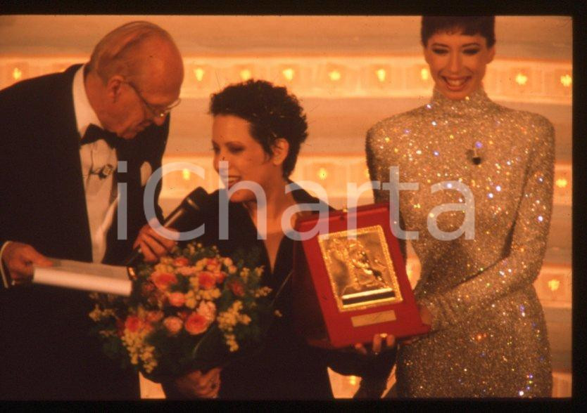 Fotografia d epoca originale 35mm vintage slide 1998 FESTIVAL SANREMO Raimondo VIANELLO Antonella RUGGIERO 1 1