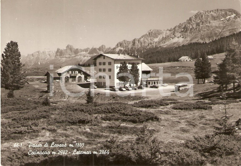 Cartolina originale da collezione 1965 PASSO DI LAVAZE  TN Albergo con CATINACCIO e LATEMAR Cartolina FG VG 1