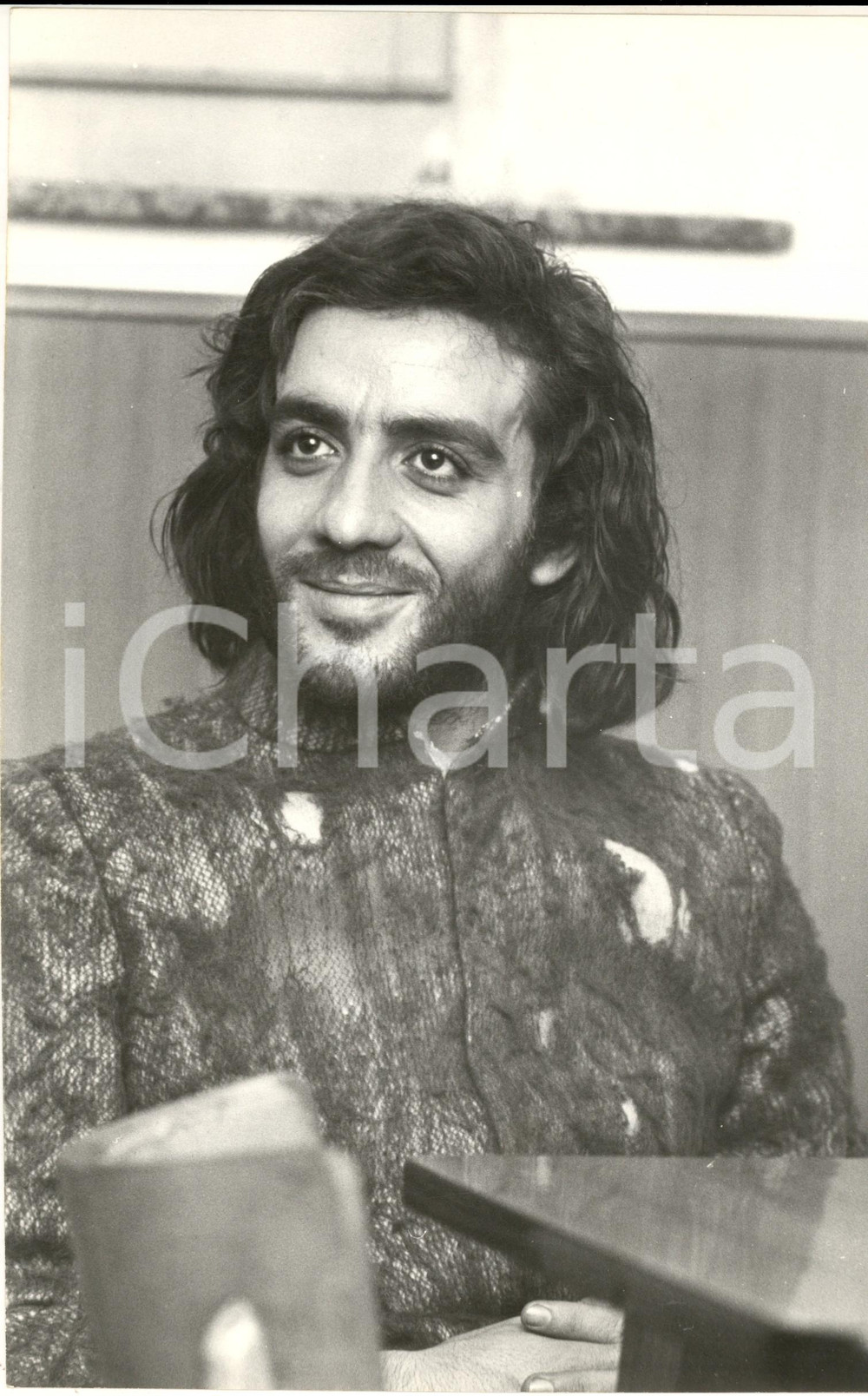 1975 CINEMA ITALIA Mino REITANO durante le riprese del film "Povero Cristo" Fotografia di agenzia. CONDIZIONI: G (ma lievi macchie al verso)FORMATO: 20x30 cm    originale e autentica 1