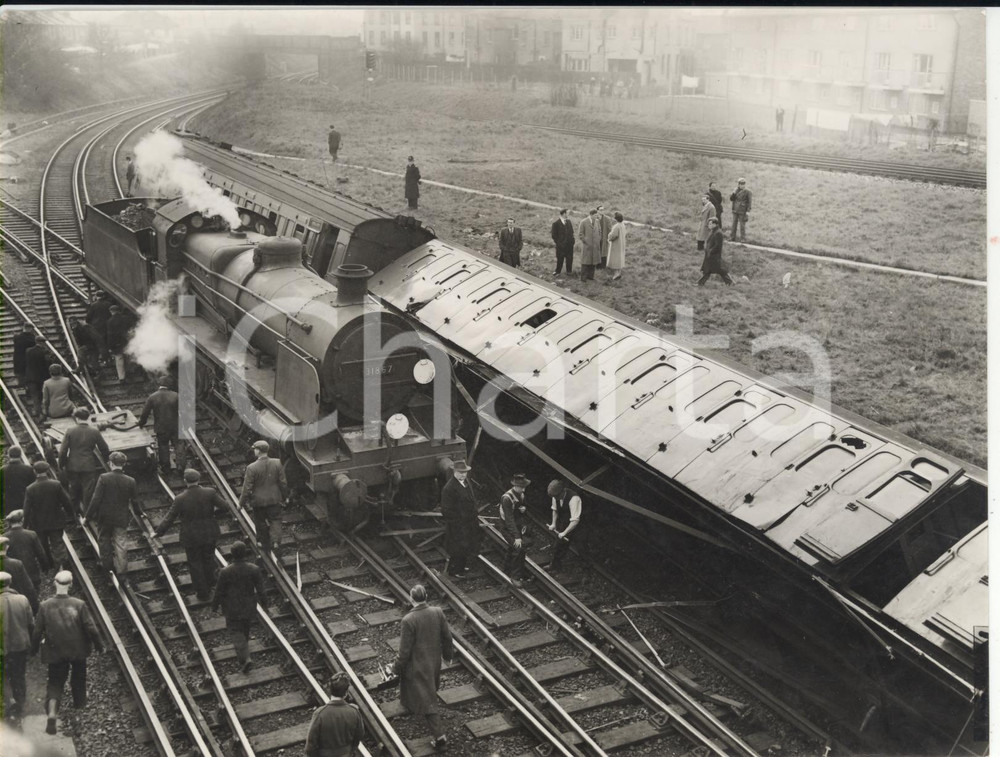 Fotografia d epoca originale 1958 CROYDON Surrey  Train collision on BrightonVictoria line Photo 20x15cm 1