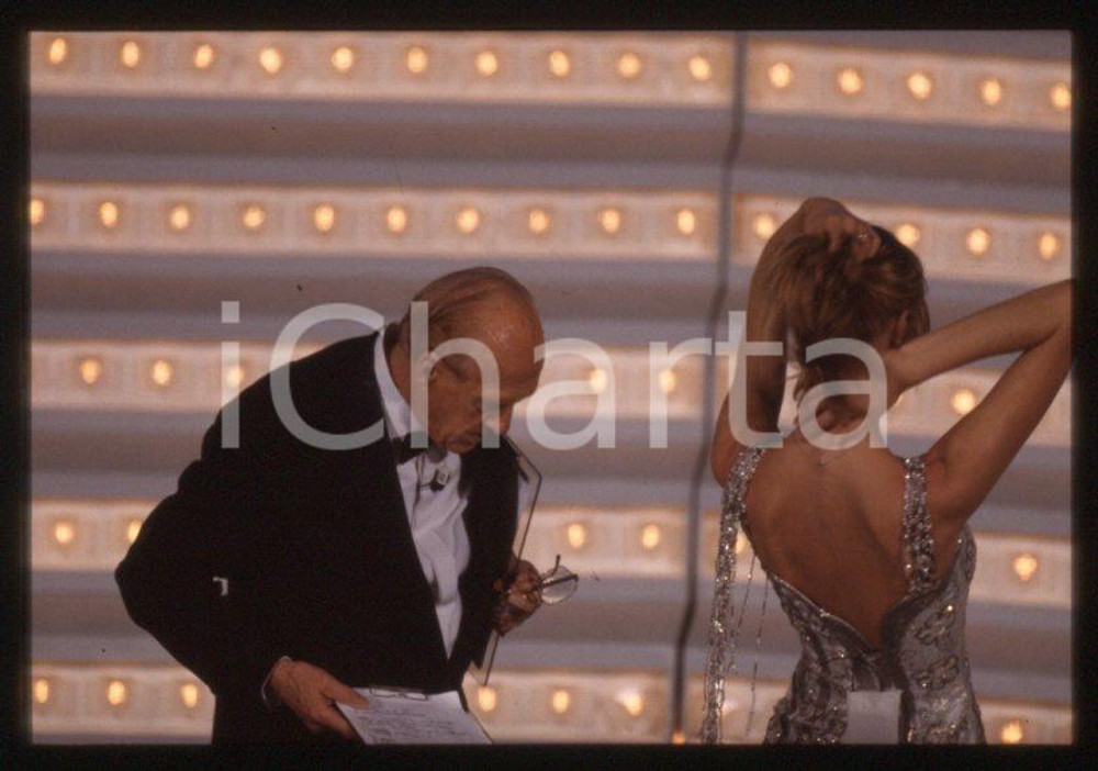 Fotografia d epoca originale 1998 Festival di SANREMO Eva HERZIGOVA Raimondo VIANELLO 35mm vintage slide 6 1