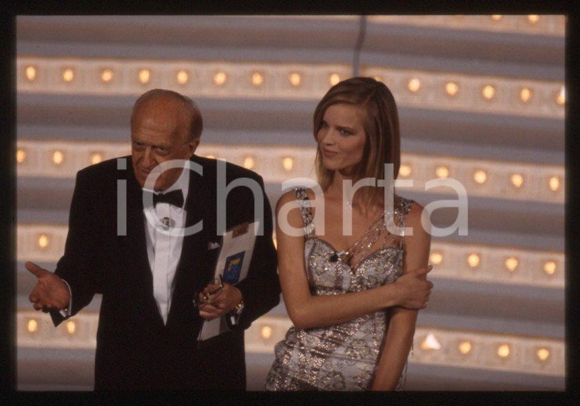 Fotografia d epoca originale 1998 Festival di SANREMO Eva HERZIGOVA Raimondo VIANELLO 35mm vintage slide 7 1