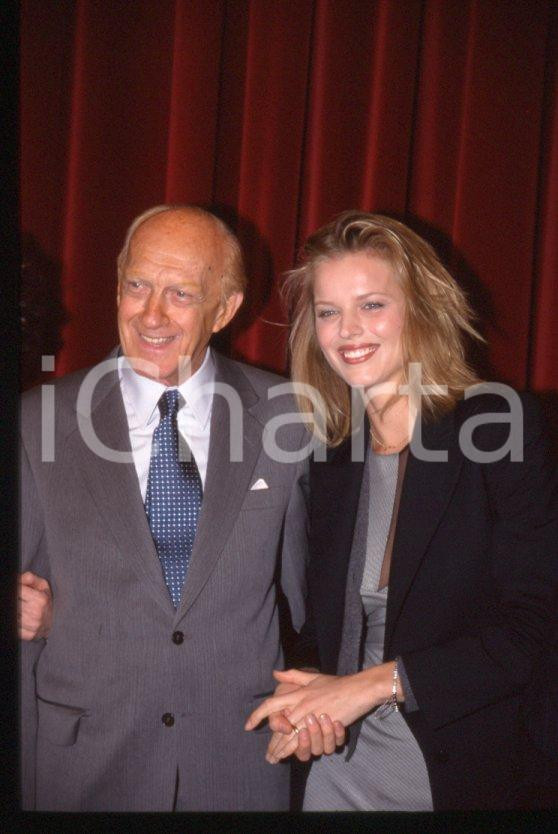Fotografia d epoca originale 1998 Festival di SANREMO Eva HERZIGOVA Raimondo VIANELLO 35mm vintage slide 16 1