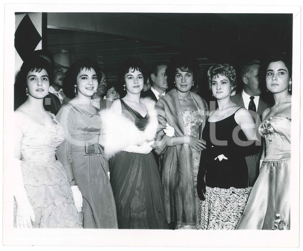 1958 MEXICO CITY Silvana PAMPANINI al Festival del Cinema - Foto 25x20 cm (4)  Fotografia d'epoca. FAIR/discreto Lievi smussature agli angoli Formato: 25x20 originale e autentica 1