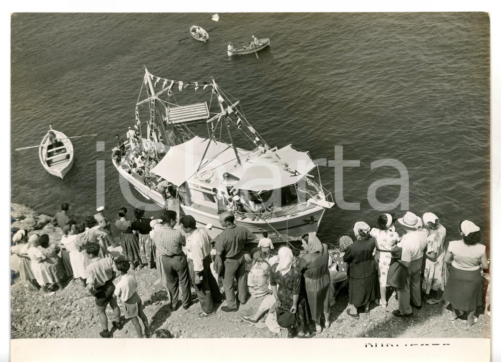 1953 CAMOGLI (GE) Folla di curiosi assiste alla processione STELLA MARIS *Foto Fotografia d'epoca. CONDIZIONI: GFORMATO: 24x18 cm     originale e autentica 1