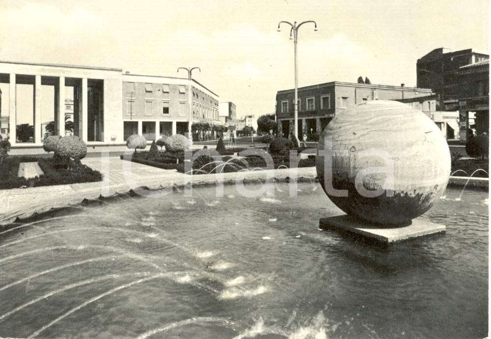 Cartolina originale da collezione 1955 ca LATINA Veduta di Piazza del Popolo Cartolina animata FG NV 1