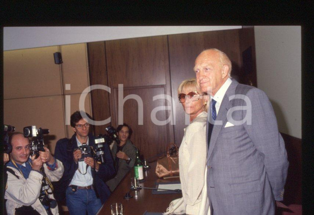 Fotografia d epoca originale 1998 Festival SANREMO  Raimondo VIANELLO Sandra MONDAINI 35 mm vintage slide 8 1