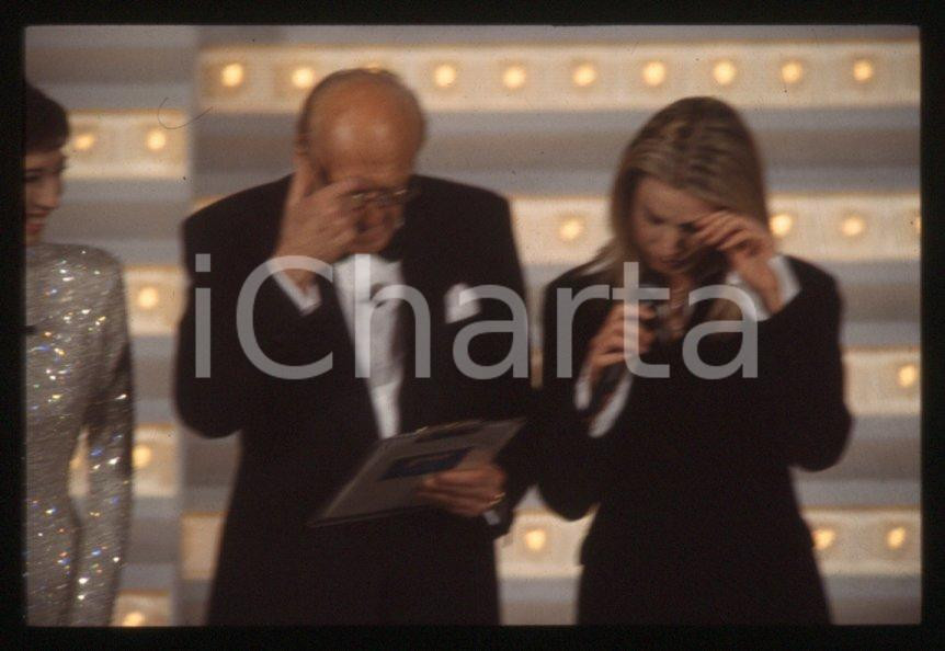 Fotografia d epoca originale 1998 Festival SANREMO Raimondo VIANELLO Annalisa MINETTI 35mm vintage slide 1 1